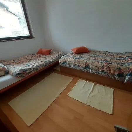 Apartman Domazet * بال
