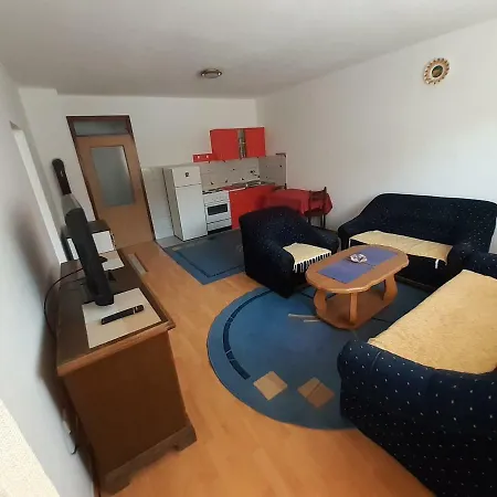Apartman Domazet شقة